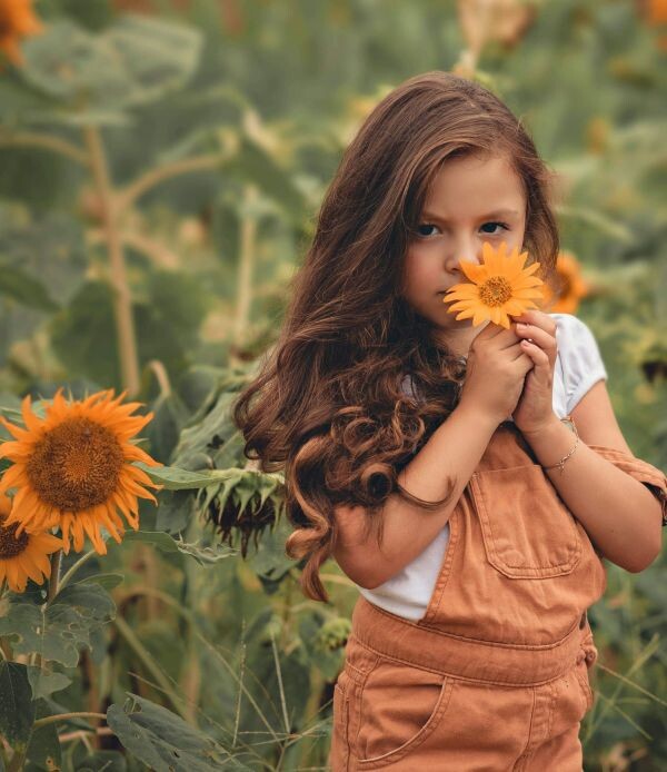 Находить счастье в мелочах - то, что умеют все дети, а вот взрослые, к сожалению, с возрастом лишаются этой способности. https://images.pexels.com/photos/2229898/pexels-photo-2229898.jpeg?auto=compress&cs=tinysrgb&dpr=3&h=750&w=1260