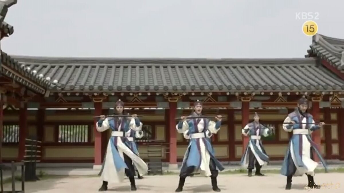 Кадр из дорамы "Хваран"