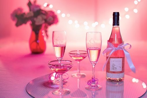 https://cdn.pixabay.com/photo/2017/01/09/02/02/pink-wine-1964457__340.jpg