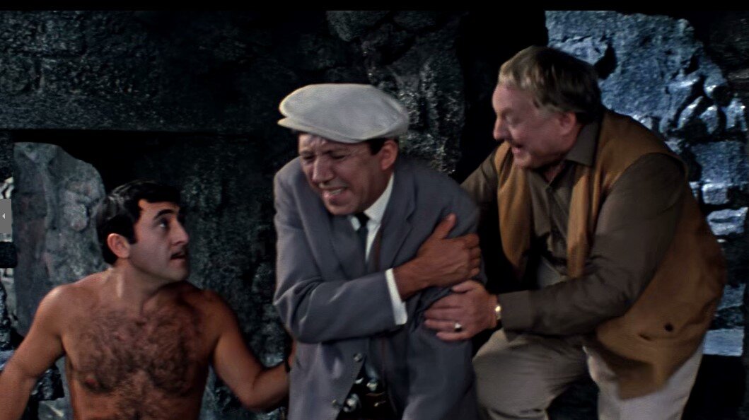   Кадр из фильма «Бриллиантовая рука» (1968) 