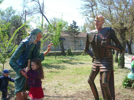 Автор Шевченко В.Е. " Друзья" Евпатория " Музей мировой скульптуры".