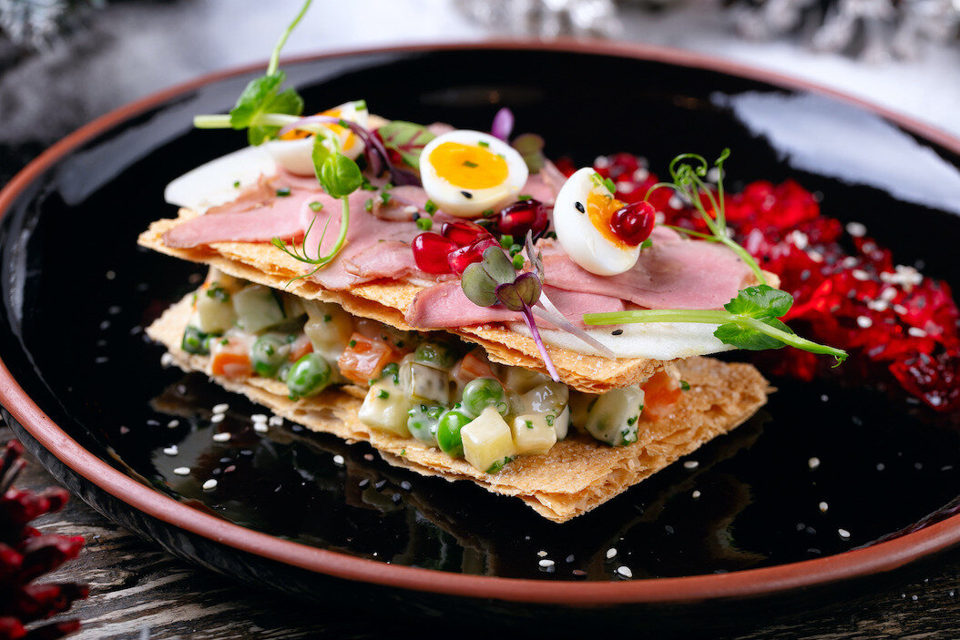 Оливье с утиной грудкой в ресторане Food Embassy