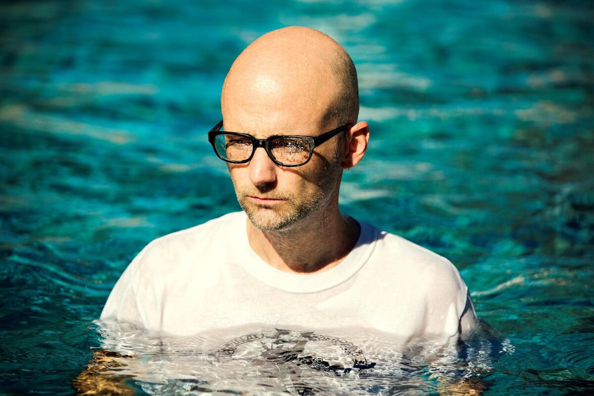 Moby's. Moby музыкант. Моби американский диджей. Mobi певец. Moby 2005 год.