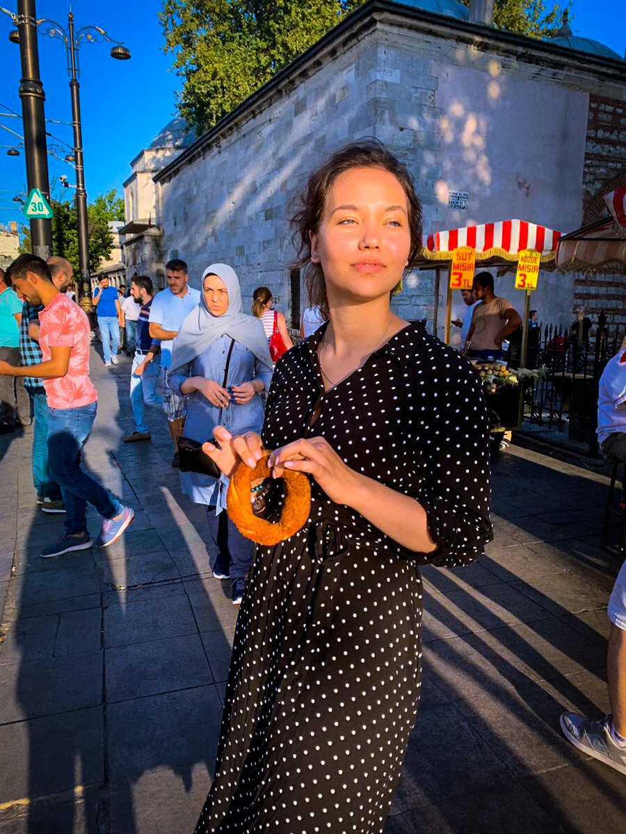 Aksaray, fatih. Обязательно попробуйте симит с нутелой уровень вкусно.