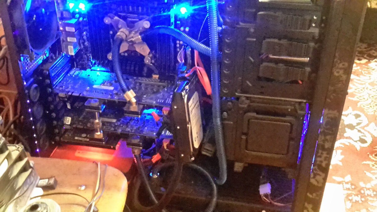 Фото с древних времен, еле нашел. Диск мертвый, подвешен для восстановления данных - в других позах не работал