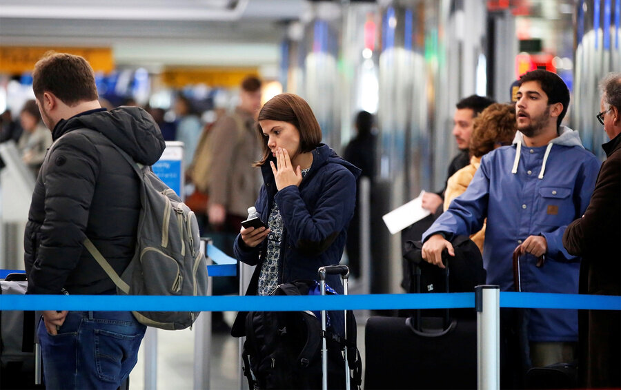 Эмиграция в России сильно идеологизирована. Фото Shannon Stapleton / Reuters 