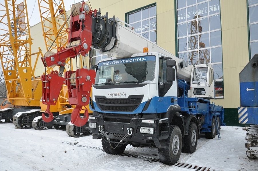 Сургутнефтегаз получит самый тяжелый новый российский автокран ЧМЗ