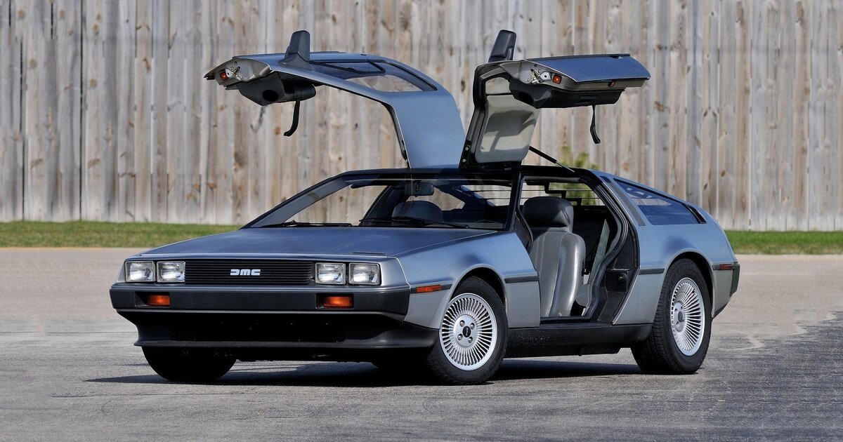 DeLorean DMC-12 из фильма <<Назад в будущее>>