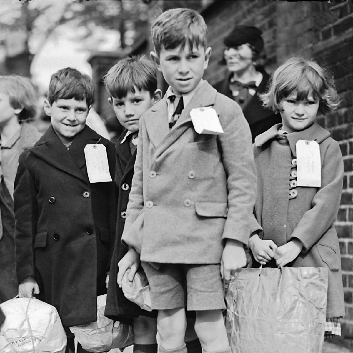 Эвакуированные дети во время Второй мировой войны. Фото: dkfindout.com/us/history/world-war-ii/evacuated-children/