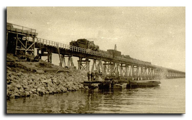 На фото: Керченский мост. 1944 год. Источник: helionews.ru