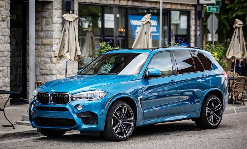    Почему выбирают BMW X5? BMW X5 – это спортивный внедорожник, который, начиная с первой генерации, имеет большую популярность в нашей стране.