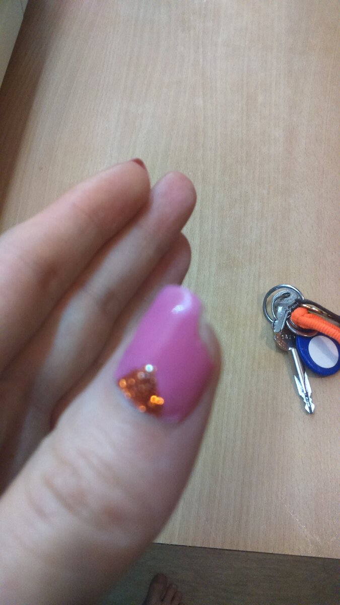 Тут же сломался ноготь