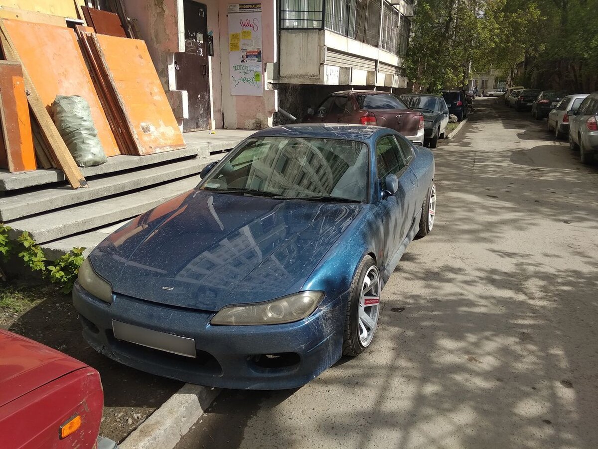 Nissan Silvia s 15. Радовала глаз все лето и немного осень. Радовала не только глаз. Звук тоже был на уровне. Да и по внешке с ней работать почти не нужно было.