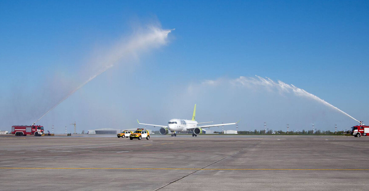 Первый рейс Bombardier CS300 в Шереметьево - май 2017