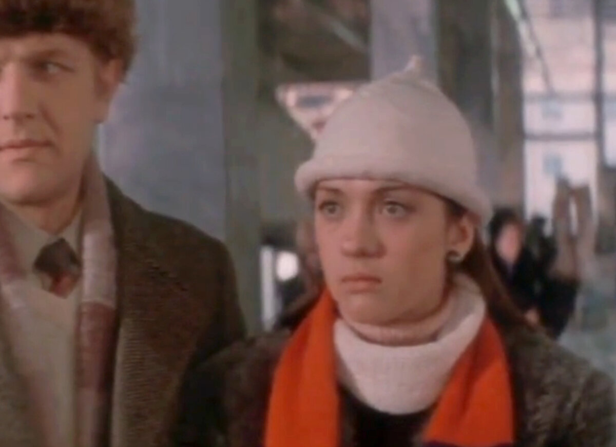 Ольга Дроздова  в фильме "Лиха беда начало". Скриншот кадра для иллюстрации