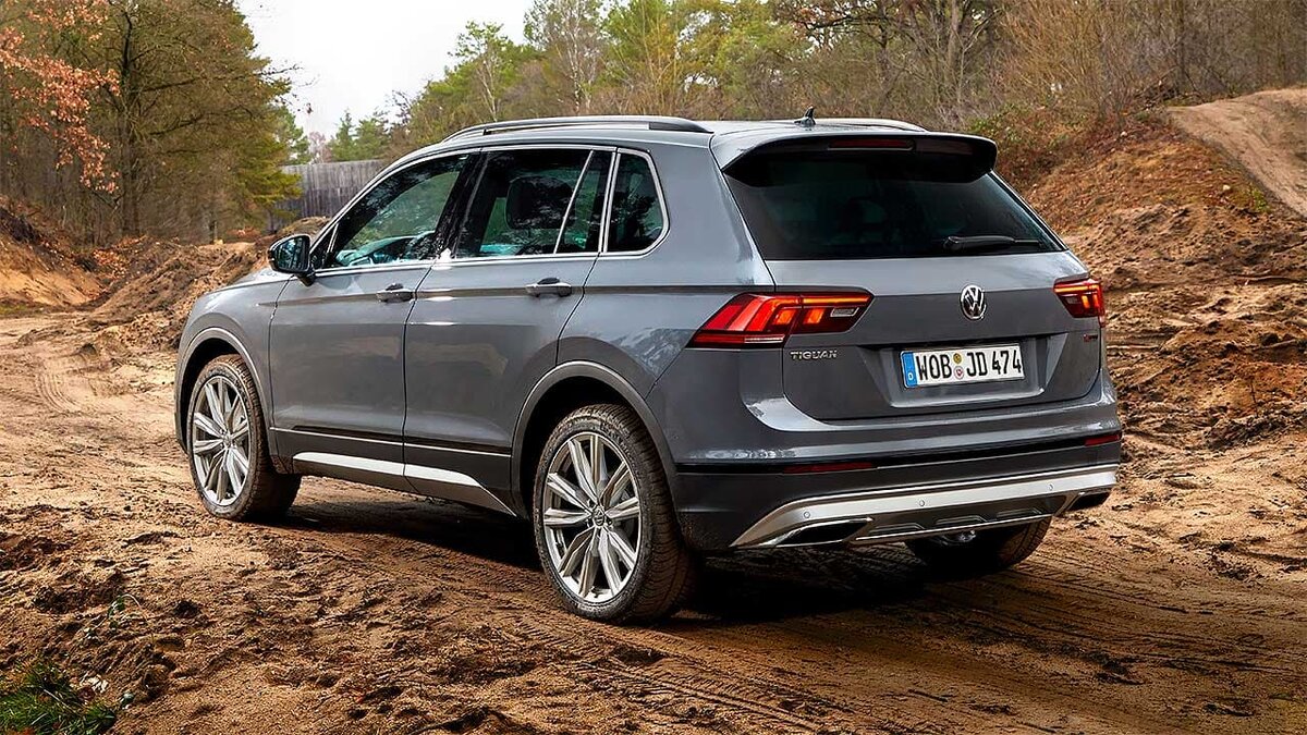 Интерес к плановой модификации второго поколения Тигуана 2020 концерн-производитель подогревает тщательно и стабильно.

Прототип этой модели появился уже 2 года назад, и с тех пор журналисты ищут любую информацию о популярном кроссовере. Догадок было много, не все оказались верными. Сейчас близость старта продаж внесла некоторую ясность во внешний вид и характеристики машины.В первую очередь внимание притягивает заявленная линейка из пяти двигателей. Набор стандартный: вариации с полным и передним приводом, с механикой и автоматикой. Оснащение существенно не меняется, да и в дизайн крупных изменений не внесли. В общем, обновление Фольксваген Тигуан 2020 призвано подогреть интерес покупателя и, возможно, исправить какие-то мелкие недостатки.