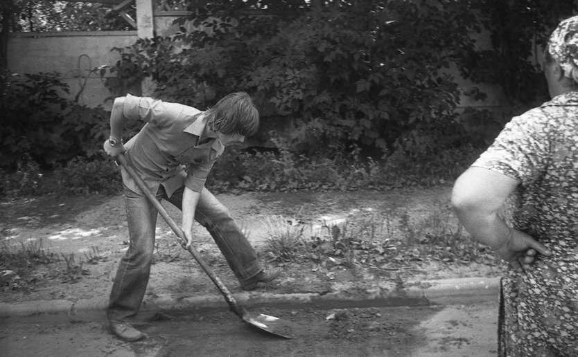 Ксюша справа. Фото на плёнку "Свема" фотоаппаратом "Смена-8".