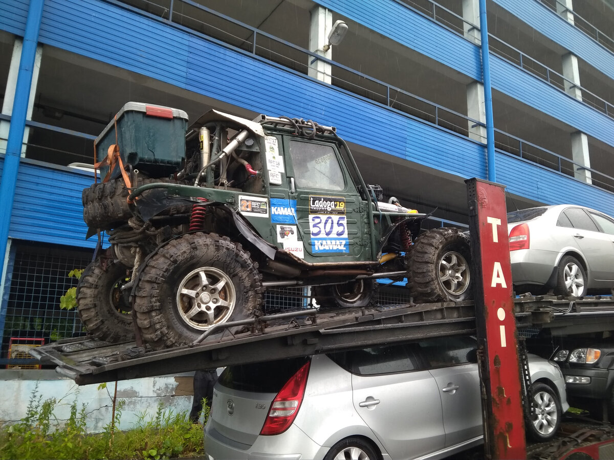 Перевозка багги на базе Suzuki Jimny. Эксплуатация данного автомобиля на дорогах общего пользования запрещена.