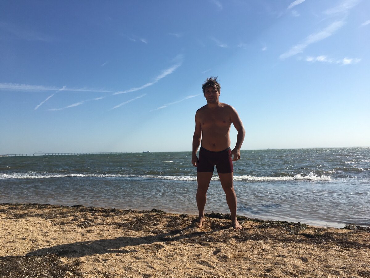 Автор собирается прыгать в волнующее море