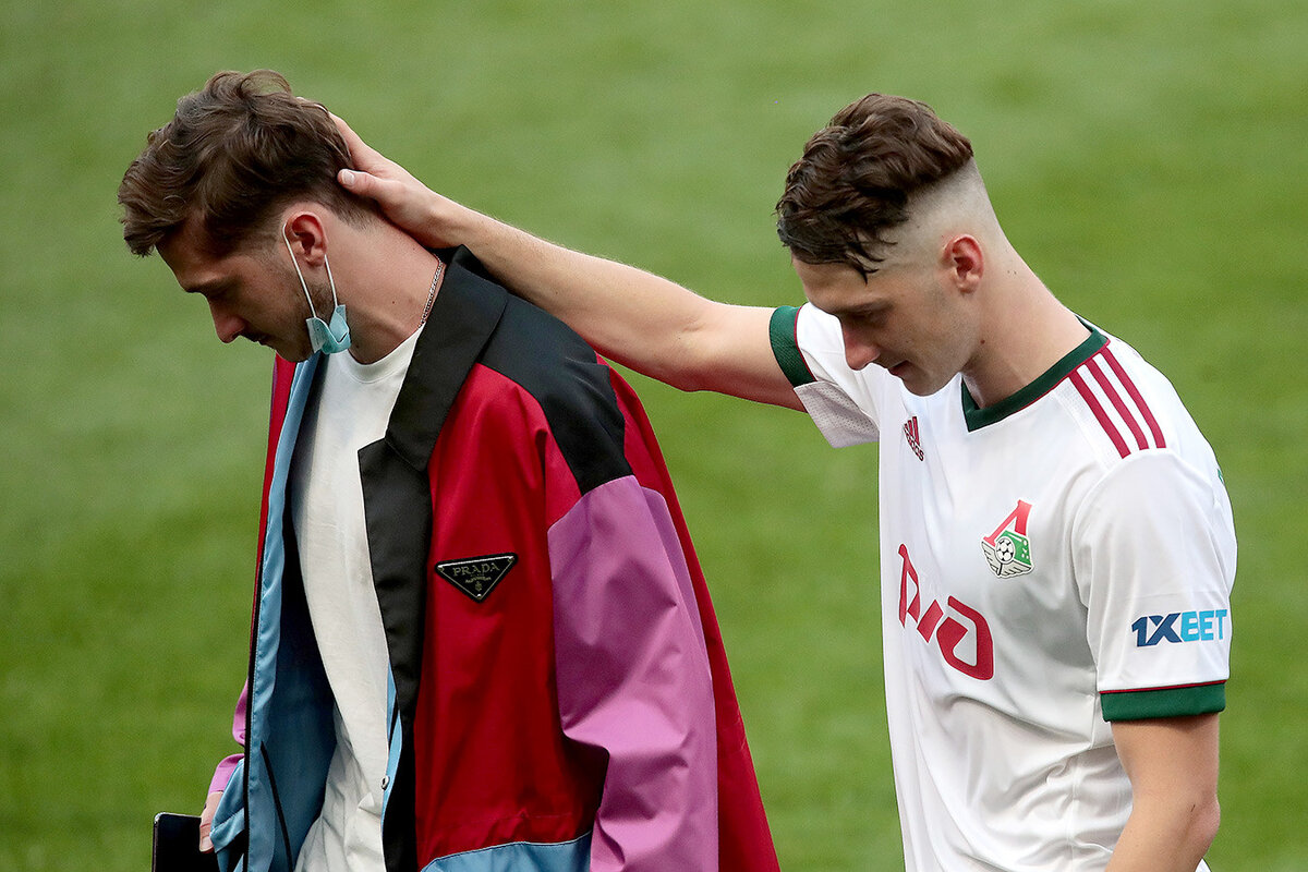 Антон провожает Алексея в Европу. Фото из интернета.