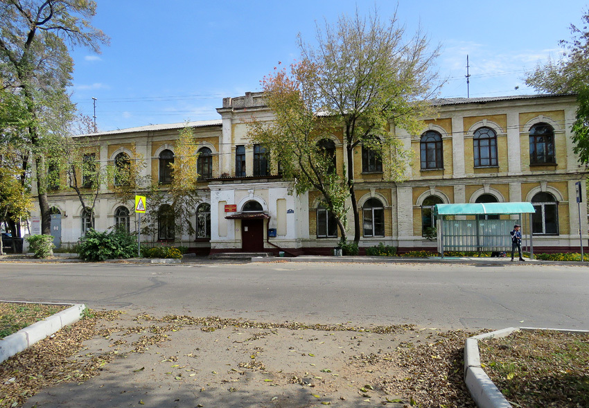 В Уссурийске, втором по значению городе и главном узле дорог Приморского края, есть огромный вокзал 1930-х годов.-2
