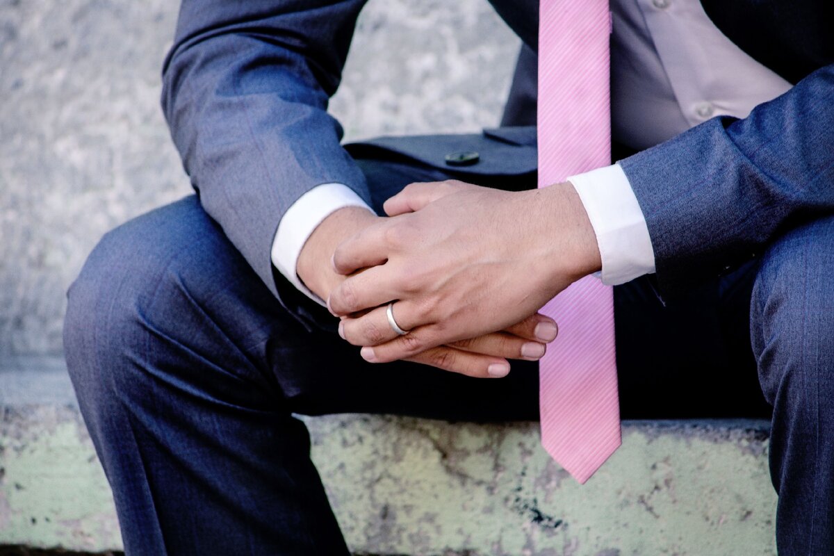 Источник: https://isorepublic.com/photo/wedding-groom-2/