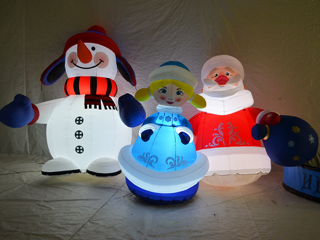 Праздничные фигуры на постоянной подкачке — прекрасно подходят для установки на улице и в помещении, легко выдерживают российские зимние капризы погоды. 
Закажите сейчас, c дополнительной экономией пока еще не стало совсем поздно!
Заинтересовали фигуры? Переходите на наш сайт airmir.ru! Мы подготовим для Вас индивидуальный 3-д макет
Ответим на все вопросы. +73433021762, +74994907892