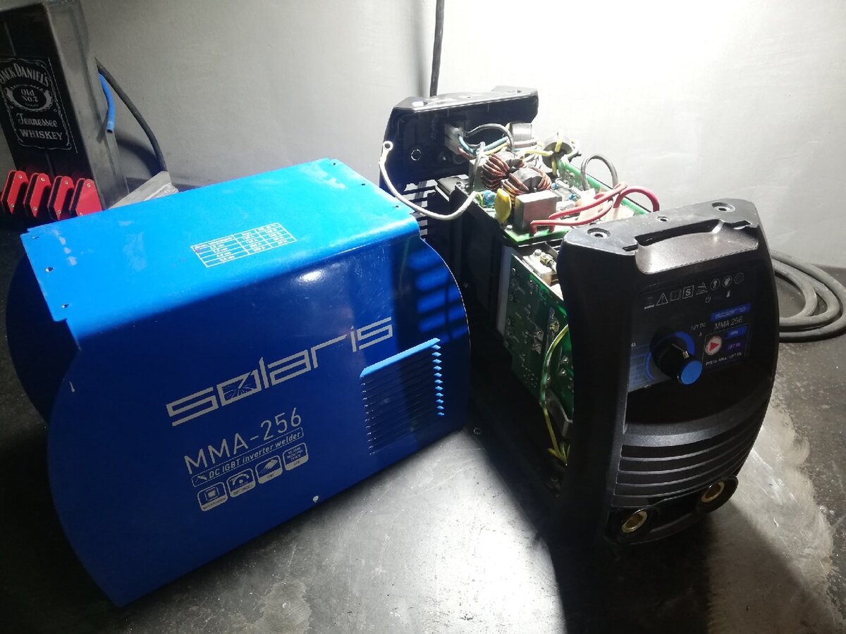 Инвертор Solaris MMA-256 без крышки корпуса.