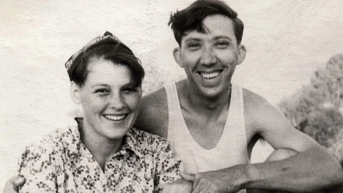 Прав был поэт Леонид Дербенев. В нашей жизни есть только вот такие миги радости...-8