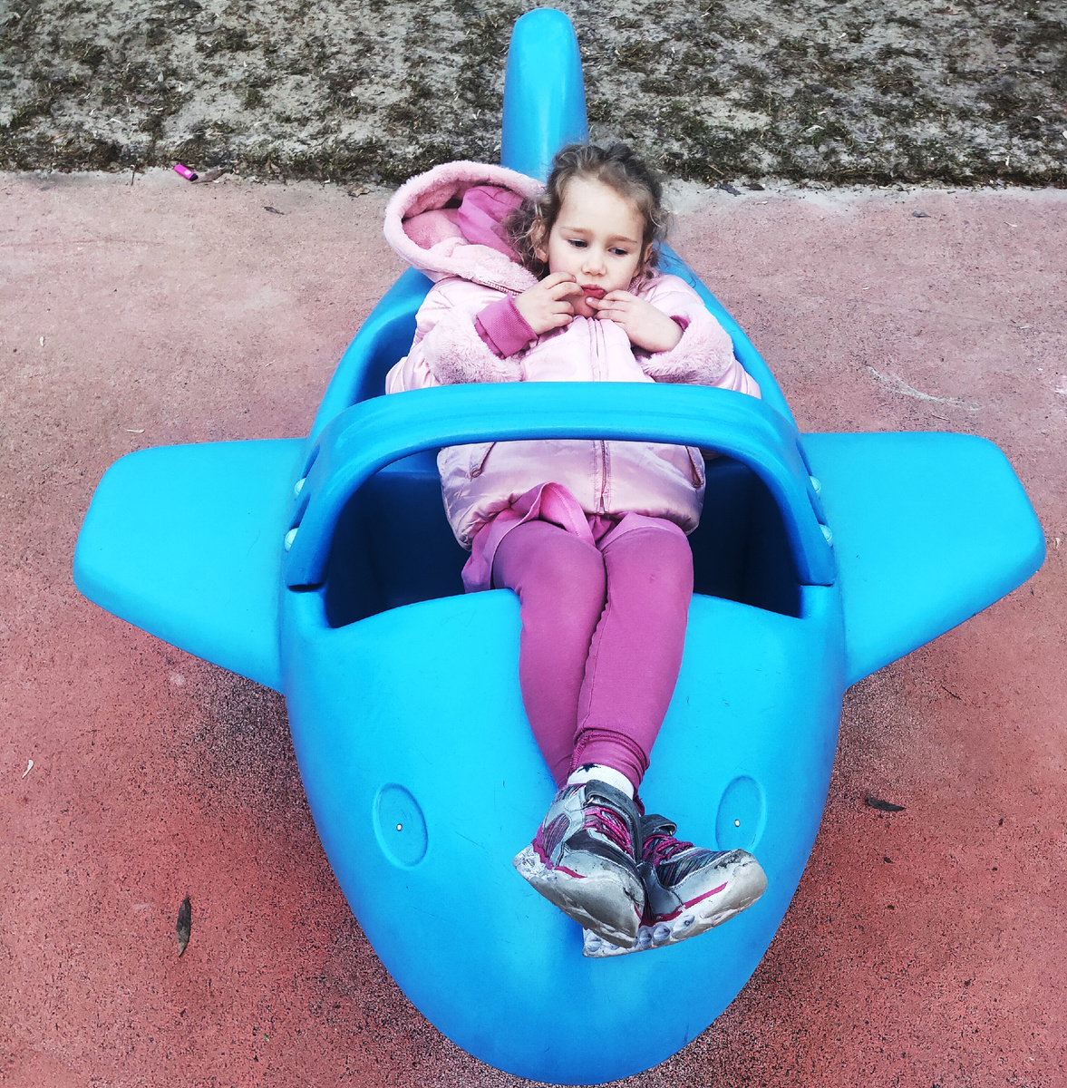 Сидишь такая, никого не трогаешь, а всем от тебя что-то надо