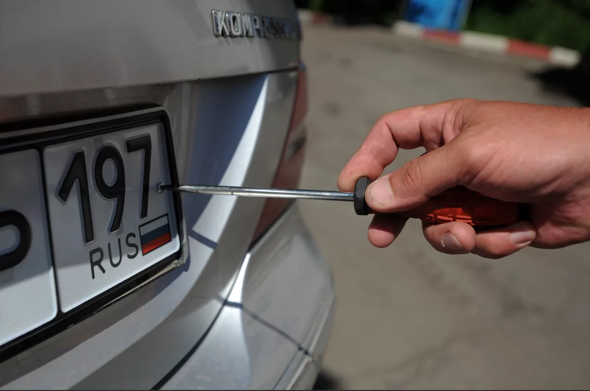 магнитные рамки для номеров автомобиля на авто. как снять госномера. как снять госномера. закрепить номера на автомобиль. как снять госномера.