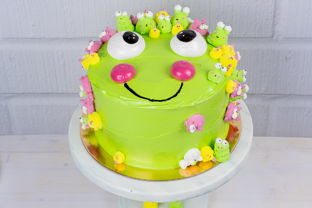 Торт, полностью покрытый маршмеллоу