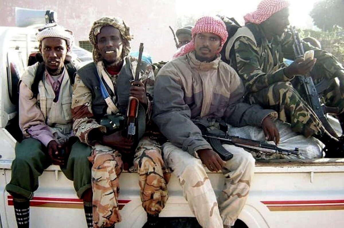 федеративная республика сомали пираты. пираты 21 века сомали. сомалийские пираты 2008. современные пираты сомали. пираты 21 века сомали.