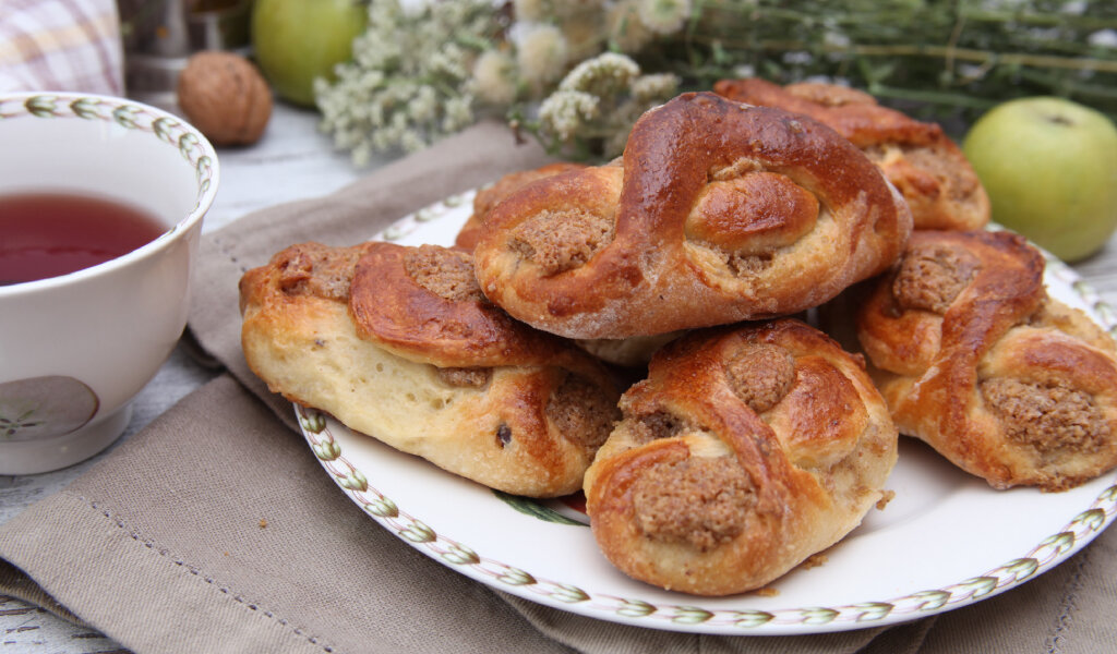 Булочки с ореховой начинкой