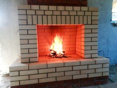 кирпичный камин