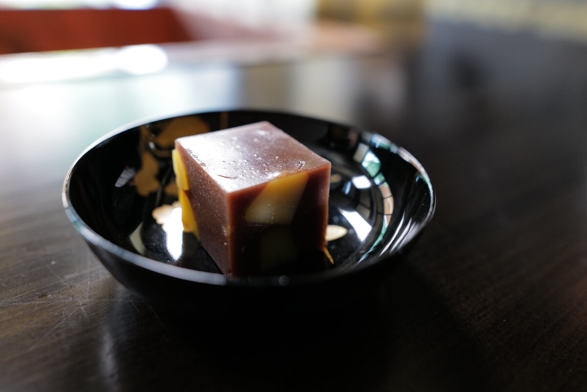 Пастила yokan с каштанами, приготовленная шеф-поваром NEOLD Private House (фото автора)