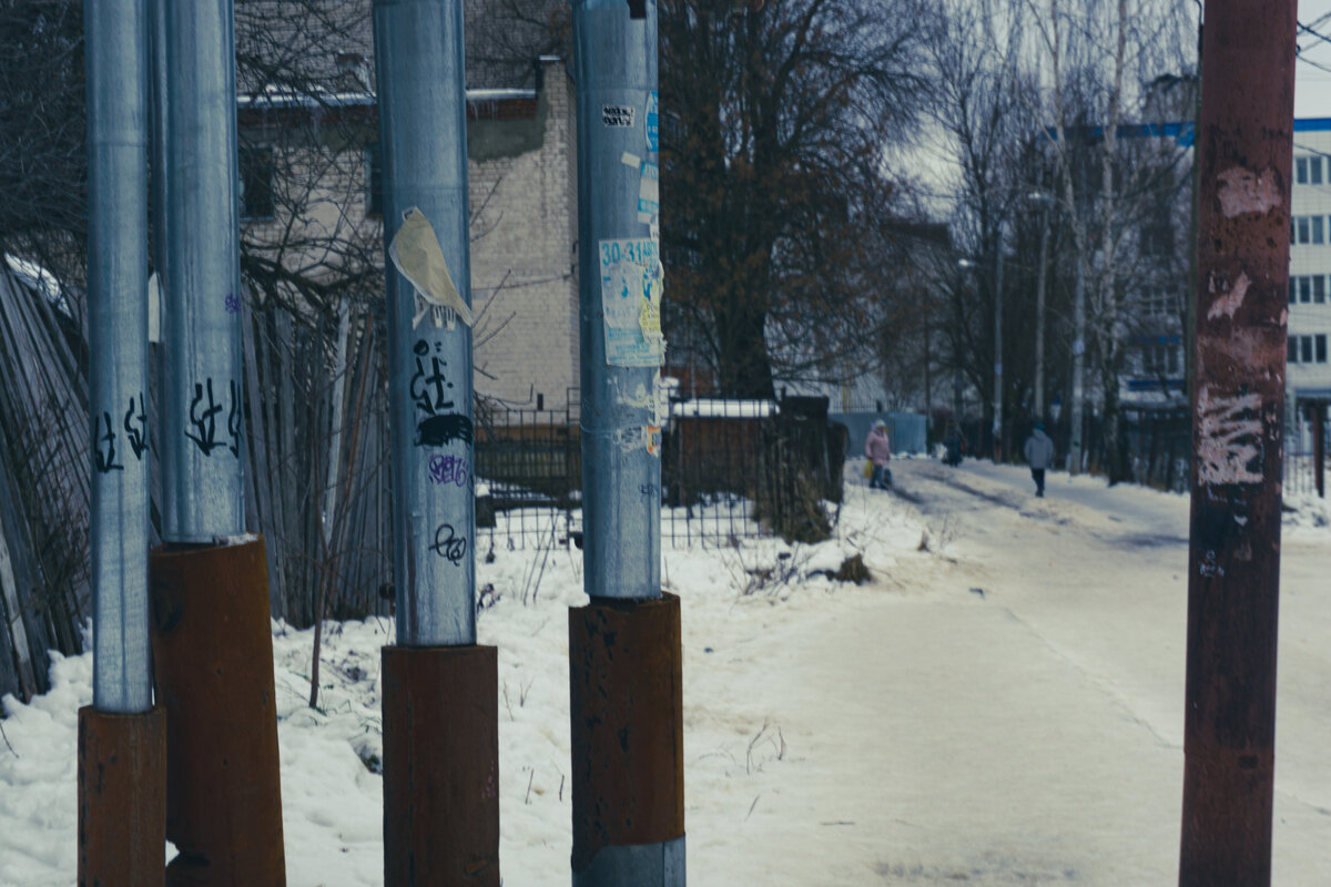 Это, как и в других местах, минус 15, снег, гололед и немного ветра. 