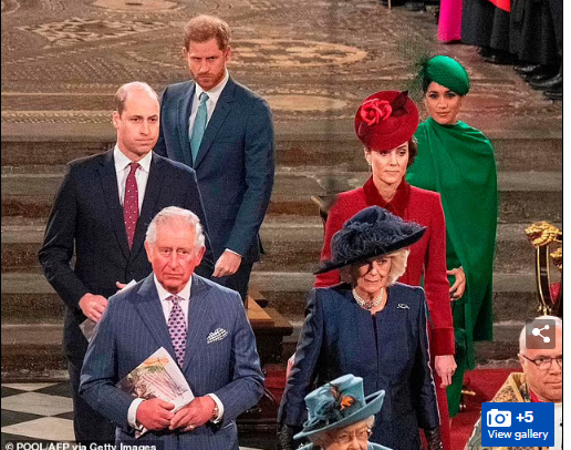 Лица не самые счастливые.