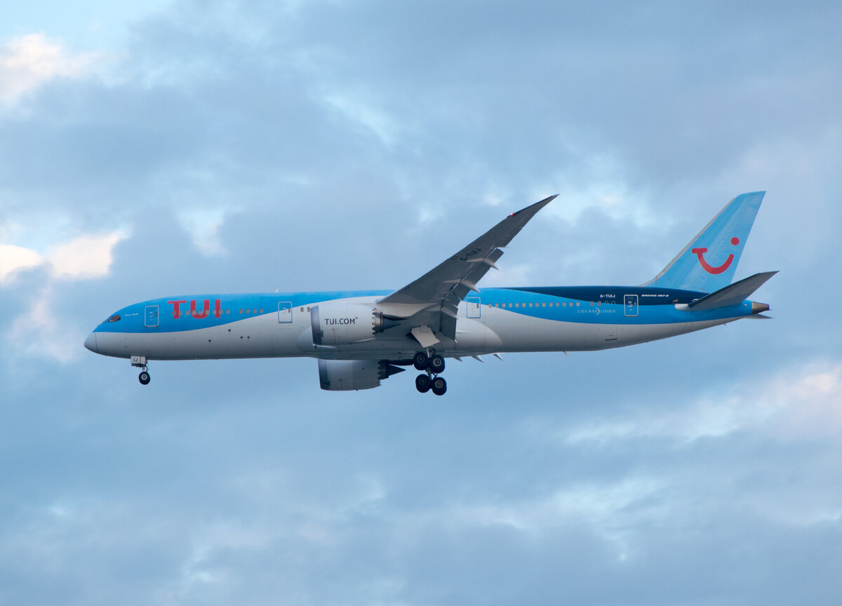 Boeing 787-9 Dreamliner, G-TUIJ, 2016 года выпуска, TUI Airways (фото автора)