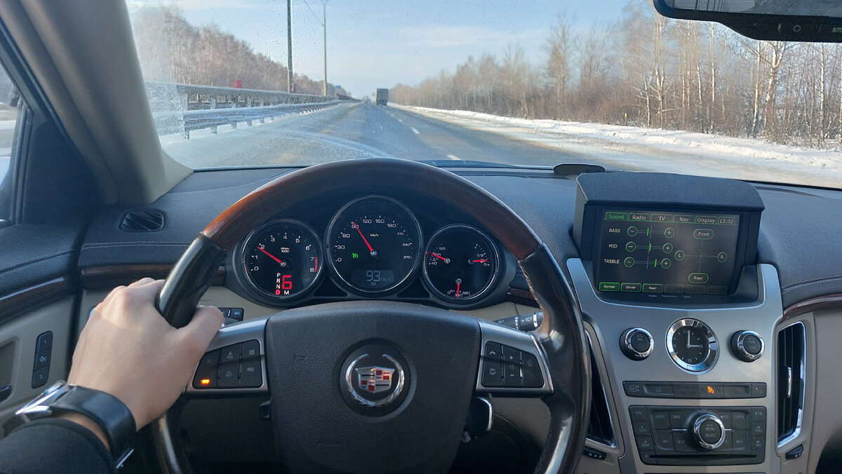 Салон Cadillac CTS 2 поколения.