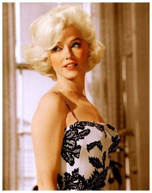 На фотографии Мэрилин Монро на кастинге на роль в последний кинофильм Актрисы "Что то должно случится...."