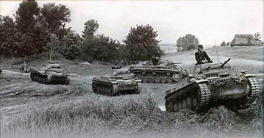 Колонна немецких танков (https://clck.ru/dgiCz)