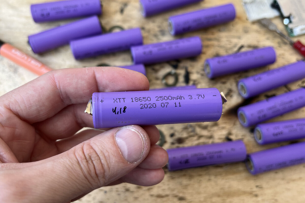 Как собрать аккумулятор большей емкости для электроинструмента. Дешево ...