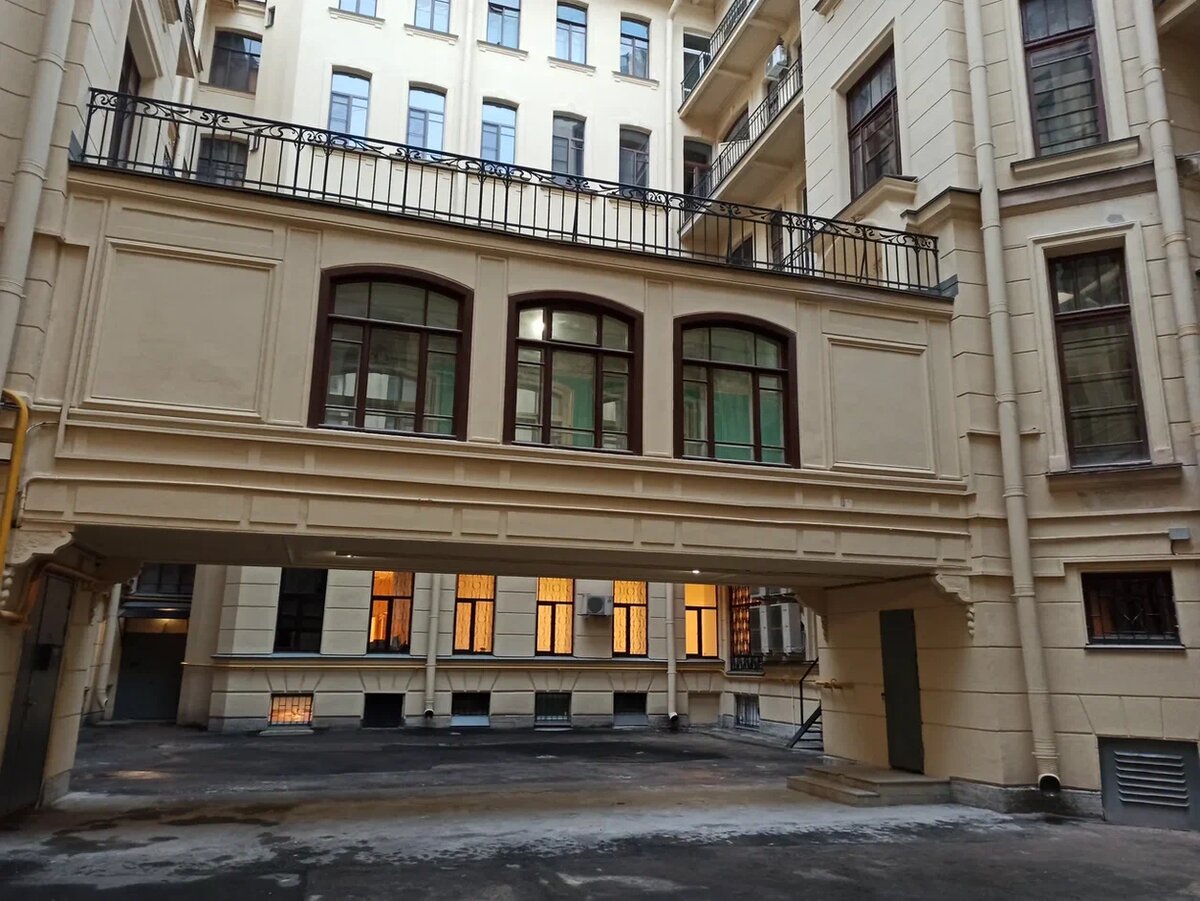 Двор дома Бака