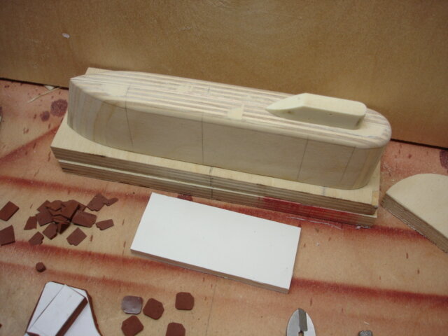 На фото: деревянная мастер-модель для ограждения рубки модели ПЛ пр. 629А (SSB Golf-II) в масштабе 1/150.