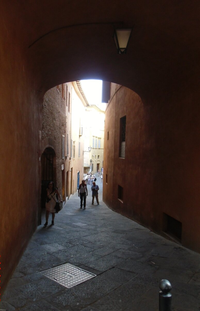 Узкие улочки Сиены.