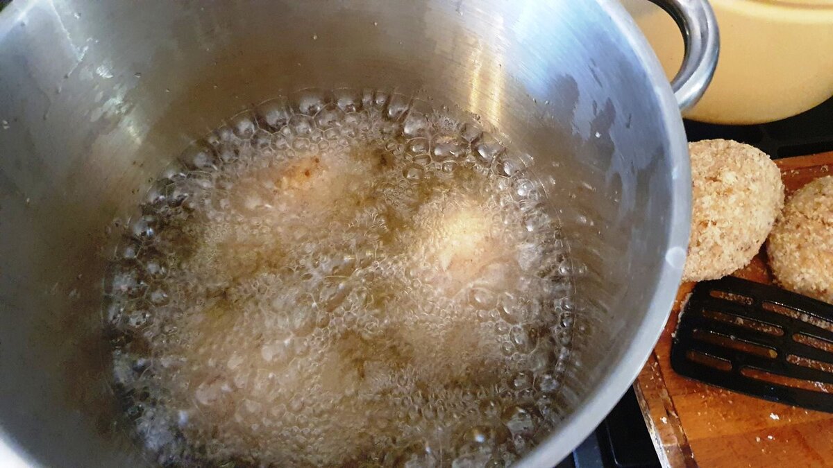 работаем осторожно с горячим маслом