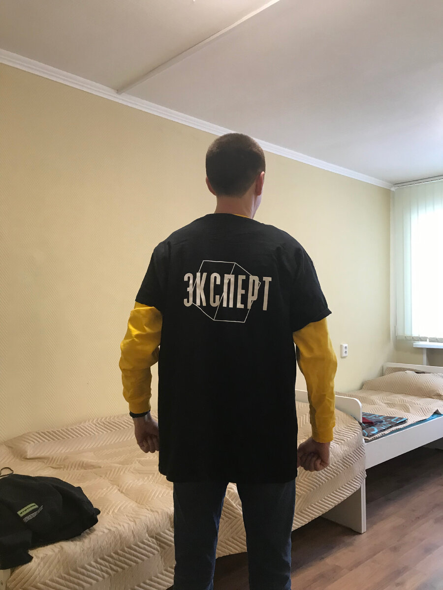 На фотографии я. Привез студентов на чемпионат World Skills