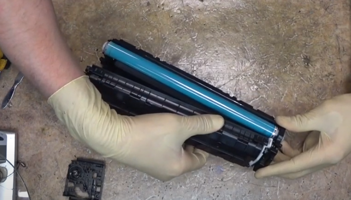 Фото 12. Отводим одну половину картриджа от другой