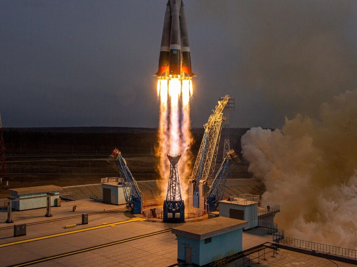    Пуск ракеты "Союз-2" с 36 британскими спутниками связи с космодрома Восточный© Роскосмос